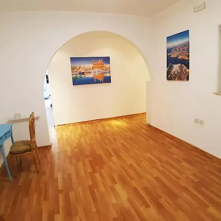The Perfect Away From Apartament Sliema